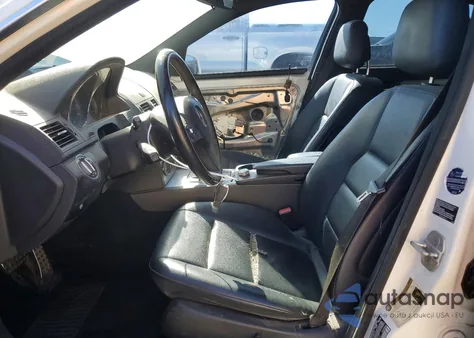 2010 Mercedes-Benz C 300 z USA, uszkodzony, nr VIN WDDGF5EB5AF410043